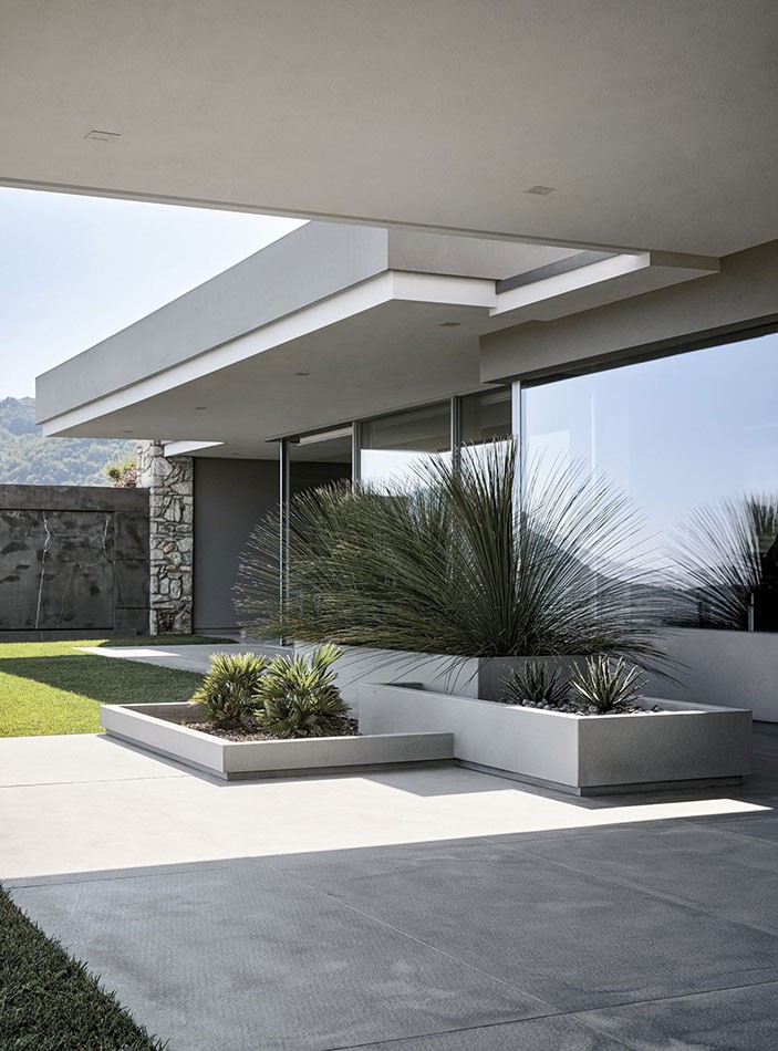 close-to-the-lake_24-L