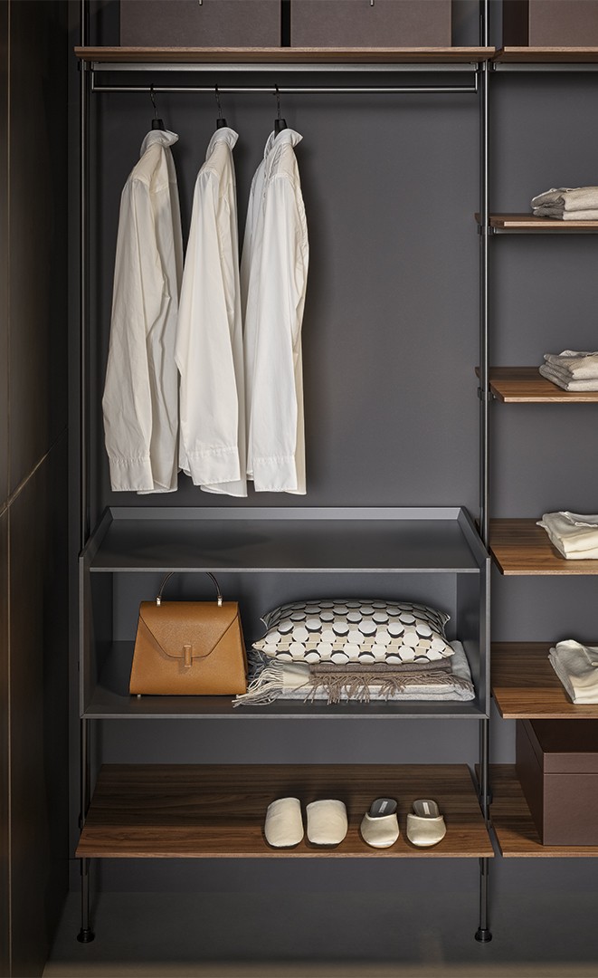 Roll walk-in closet