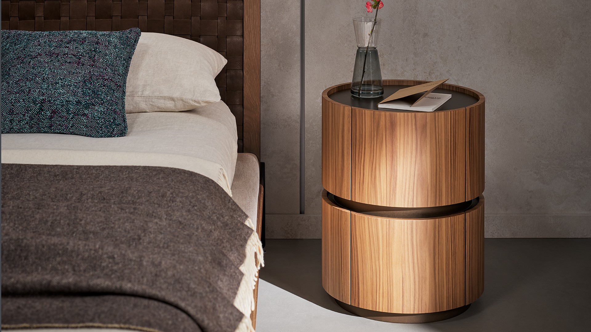 bonaldo-executive-moneypenny-main-slider-05