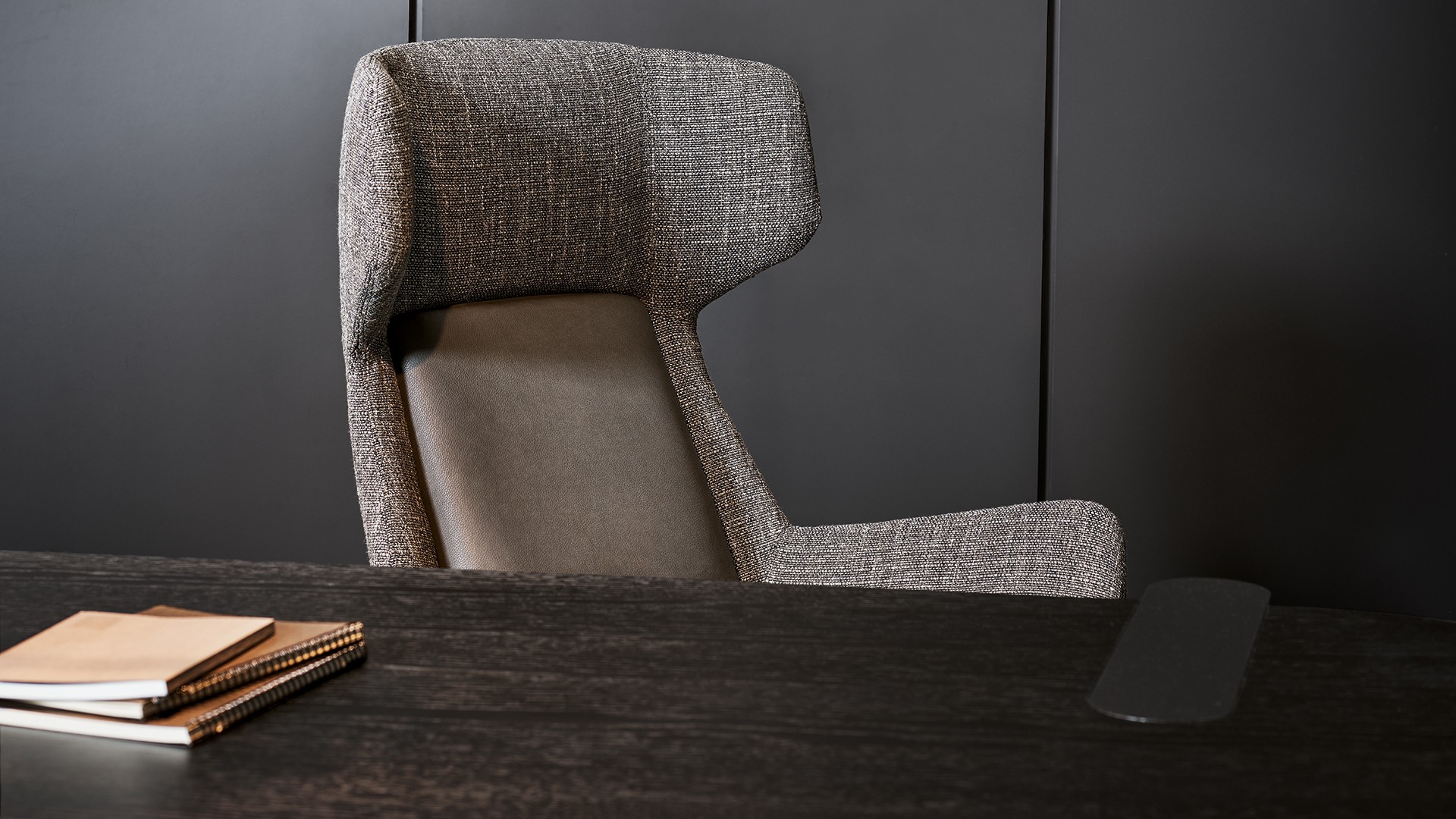 bonaldo-executive-newton-main-slider-06